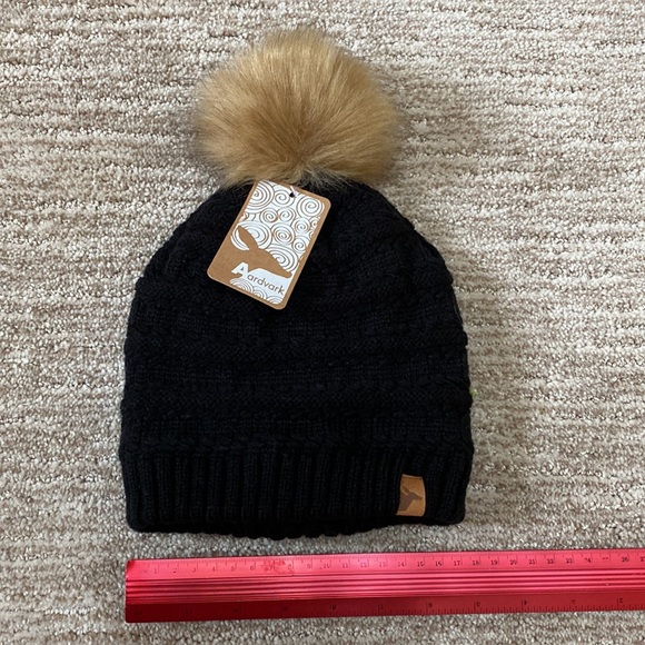 Black aardvark kids beanie/toque/hat with faux fur pom and fleece lining. NWT. - Picture 2 of 4